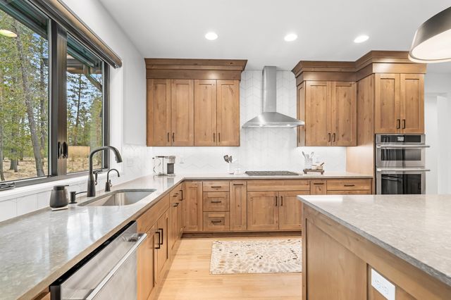 56282 Elk Run Drive 404, Bend, OR 97707