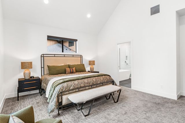 56282 Elk Run Drive 404, Bend, OR 97707