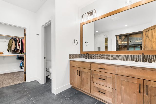 56282 Elk Run Drive 404, Bend, OR 97707