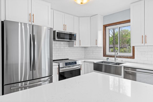 142 Canterbury Road, Circle Pines, MN 55014