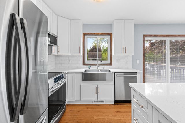 142 Canterbury Road, Circle Pines, MN 55014