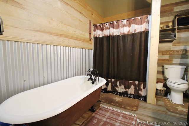 8786 Coconut Lane, Henryetta, OK 74437