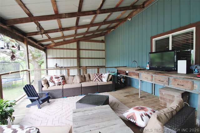 8786 Coconut Lane, Henryetta, OK 74437