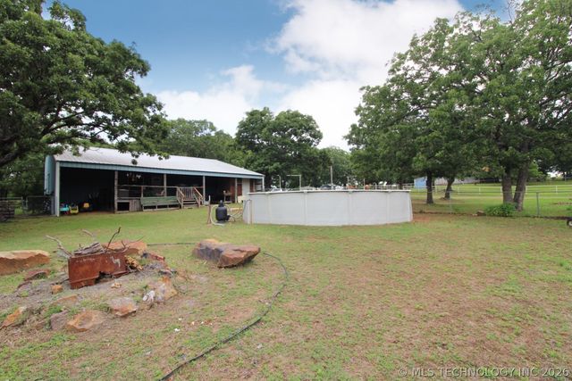 8786 Coconut Lane, Henryetta, OK 74437