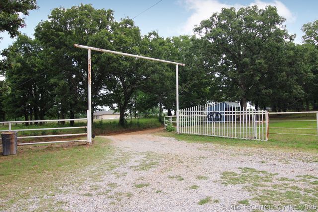 8786 Coconut Lane, Henryetta, OK 74437
