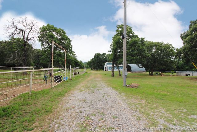 8786 Coconut Lane, Henryetta, OK 74437
