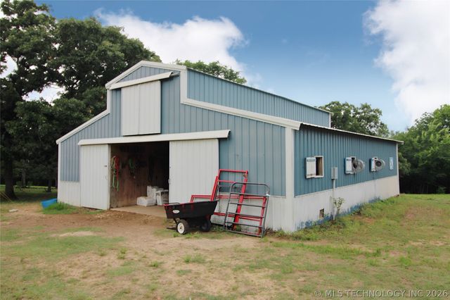 8786 Coconut Lane, Henryetta, OK 74437