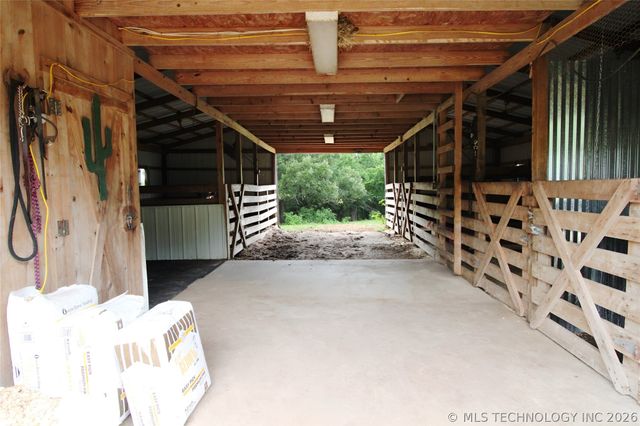 8786 Coconut Lane, Henryetta, OK 74437