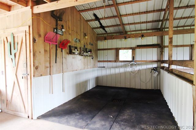 8786 Coconut Lane, Henryetta, OK 74437