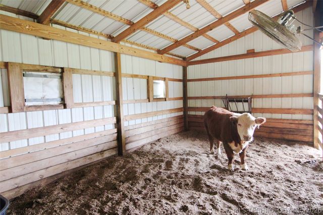 8786 Coconut Lane, Henryetta, OK 74437