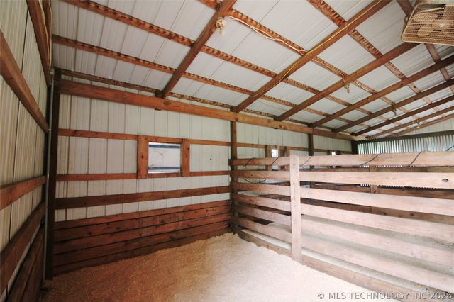 8786 Coconut Lane, Henryetta, OK 74437