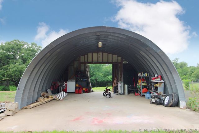 8786 Coconut Lane, Henryetta, OK 74437