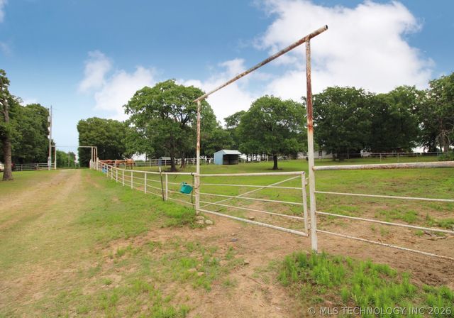8786 Coconut Lane, Henryetta, OK 74437