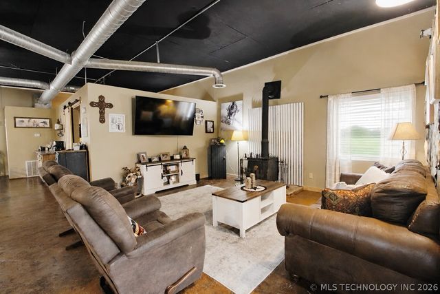 8786 Coconut Lane, Henryetta, OK 74437