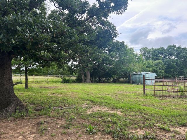 8786 Coconut Lane, Henryetta, OK 74437