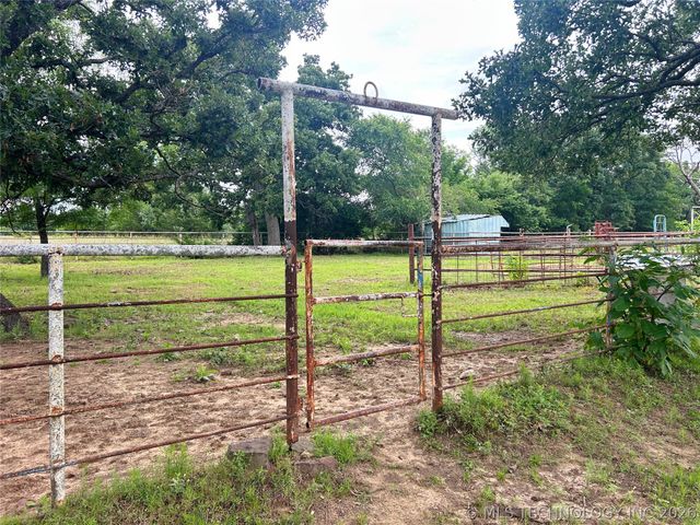 8786 Coconut Lane, Henryetta, OK 74437