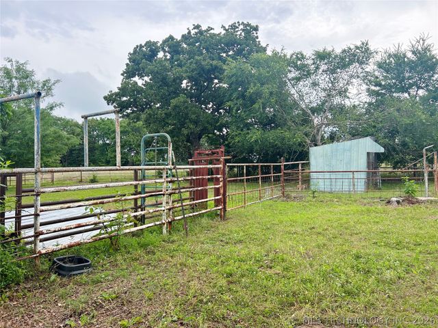 8786 Coconut Lane, Henryetta, OK 74437