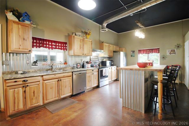 8786 Coconut Lane, Henryetta, OK 74437