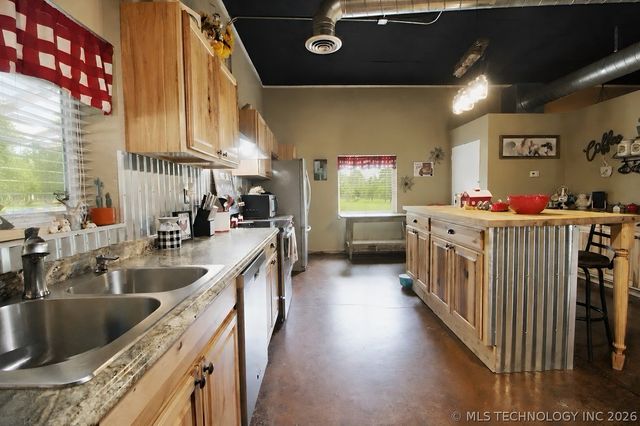 8786 Coconut Lane, Henryetta, OK 74437