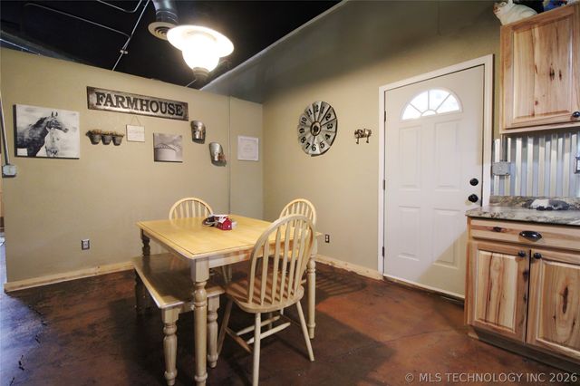 8786 Coconut Lane, Henryetta, OK 74437