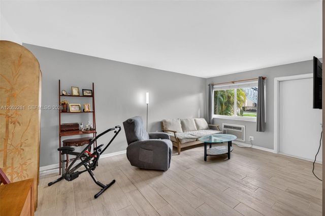 419 S Crescent Dr 4, Hollywood, FL 33021