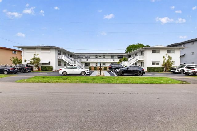 419 S Crescent Dr 4, Hollywood, FL 33021