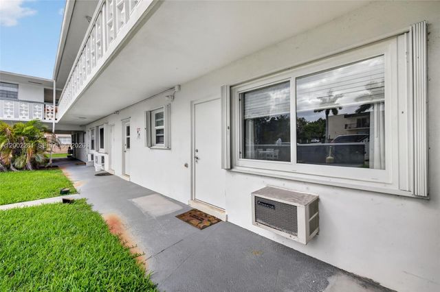 419 S Crescent Dr 4, Hollywood, FL 33021