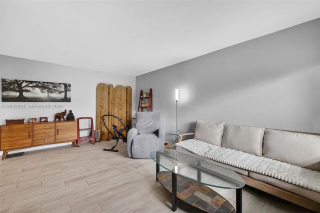 419 S Crescent Dr 4, Hollywood, FL 33021