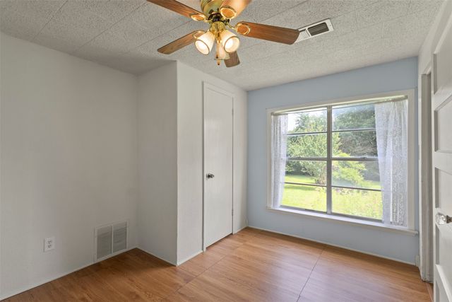 829 W 9th Street, Bonham, TX 75418