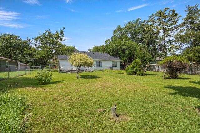 829 W 9th Street, Bonham, TX 75418