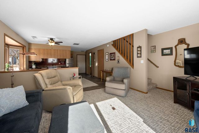 1117 S Newport Pl Place, Sioux Falls, SD 57106