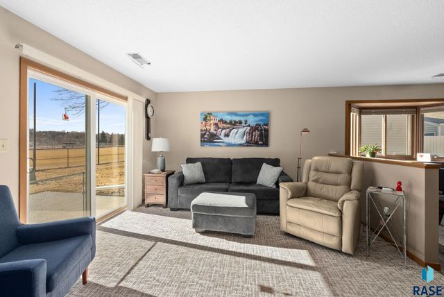 1117 S Newport Pl Place, Sioux Falls, SD 57106