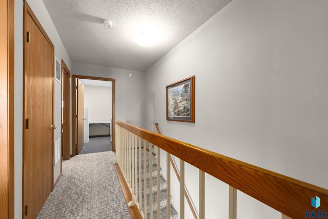 1117 S Newport Pl Place, Sioux Falls, SD 57106