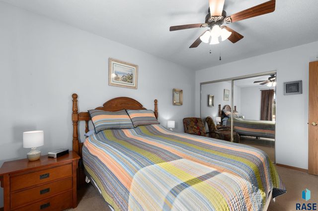 1117 S Newport Pl Place, Sioux Falls, SD 57106