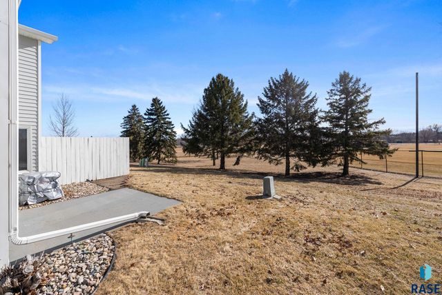 1117 S Newport Pl Place, Sioux Falls, SD 57106