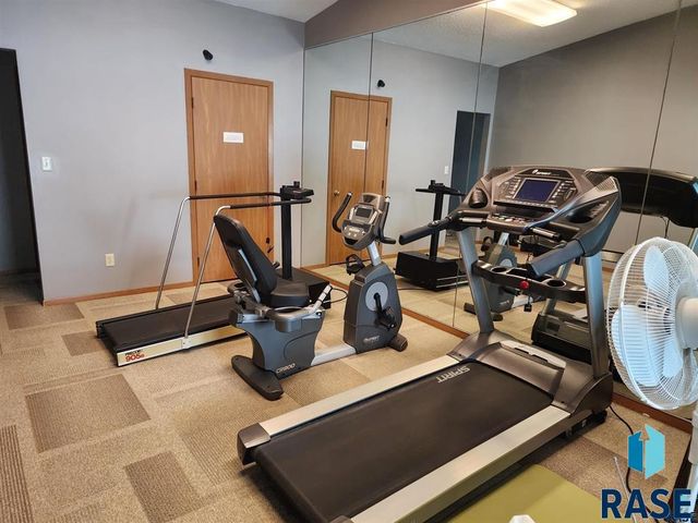 1117 S Newport Pl Place, Sioux Falls, SD 57106