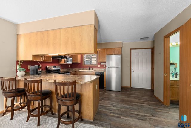 1117 S Newport Pl Place, Sioux Falls, SD 57106