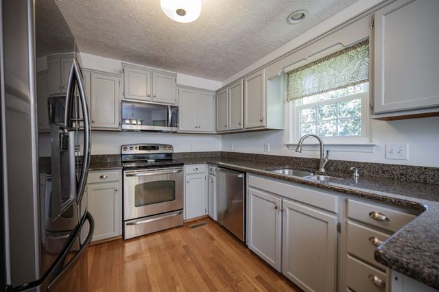 109 Fentress Ct, Rockvale, TN 37153