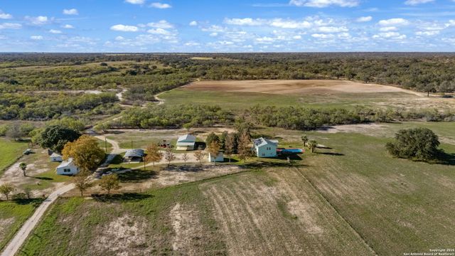 360 Fm 2504, Poteet, TX 78065