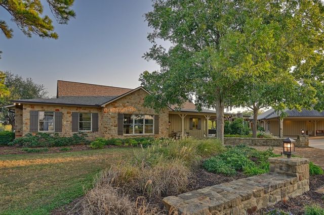 7940 Minarcik Road, New Ulm, TX 78950