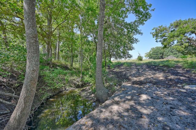 7940 Minarcik Road, New Ulm, TX 78950