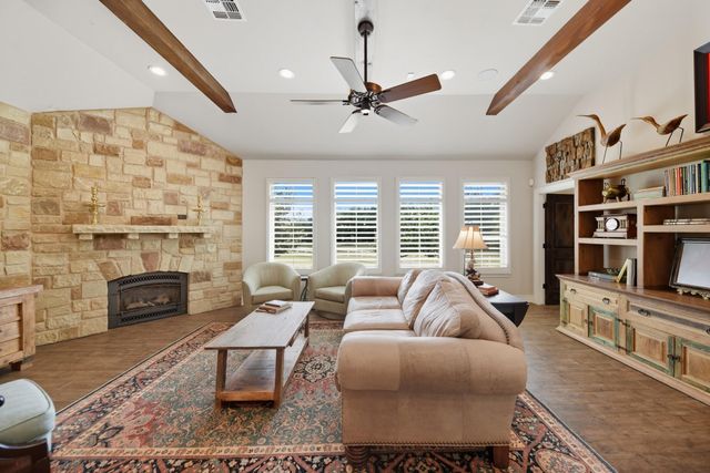 7940 Minarcik Road, New Ulm, TX 78950