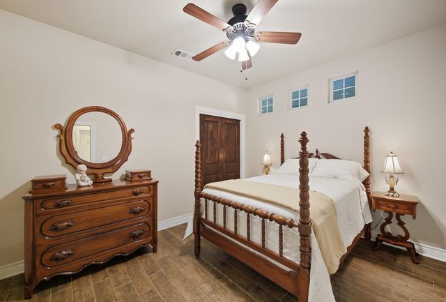 7940 Minarcik Road, New Ulm, TX 78950