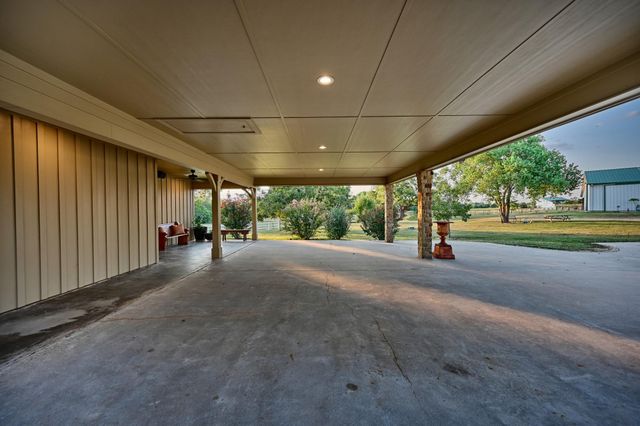 7940 Minarcik Road, New Ulm, TX 78950