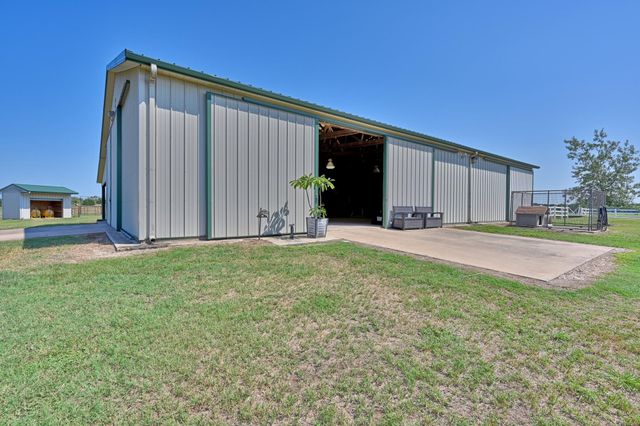 7940 Minarcik Road, New Ulm, TX 78950