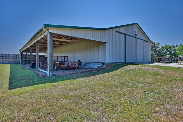 7940 Minarcik Road, New Ulm, TX 78950
