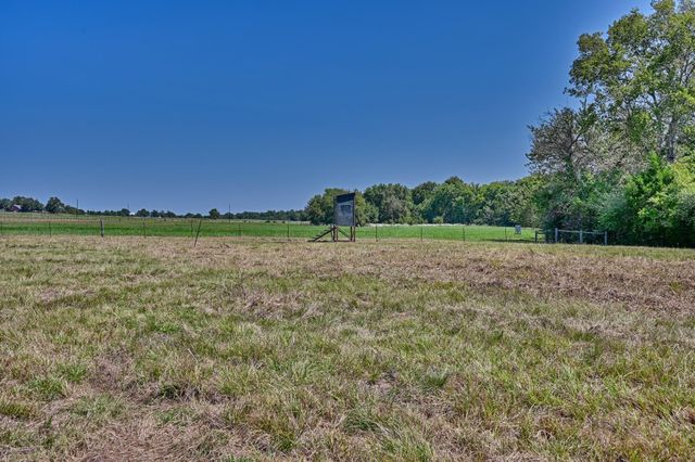 7940 Minarcik Road, New Ulm, TX 78950