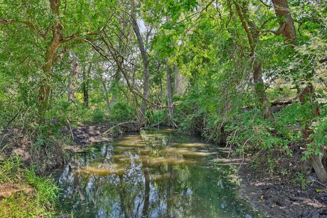 7940 Minarcik Road, New Ulm, TX 78950