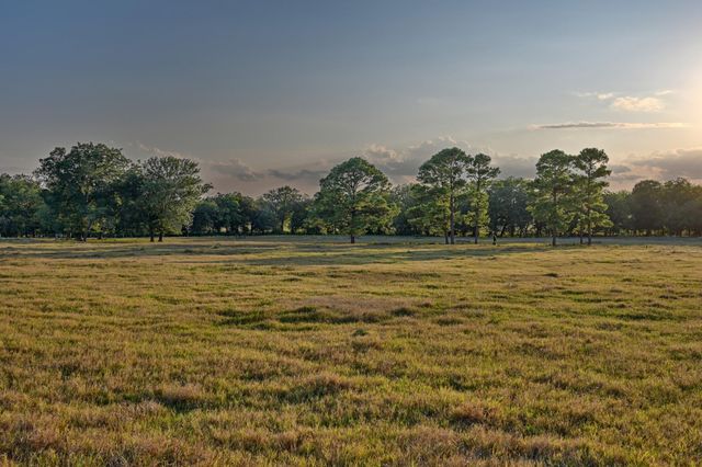 7940 Minarcik Road, New Ulm, TX 78950