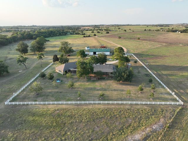 7940 Minarcik Road, New Ulm, TX 78950